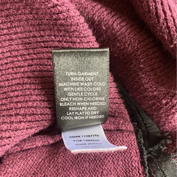 Torrid maroon sweater with black lace and deep V-neck, size 3 - Picture 9 of 9